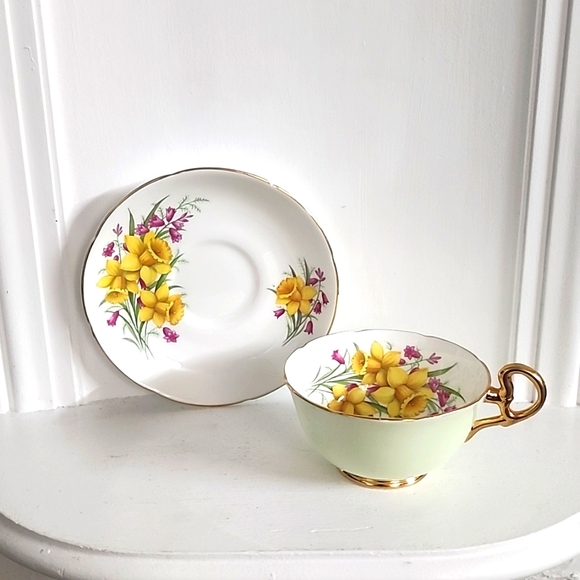 Vintage Royal Grafton Teacup and Saucer pastel green with floral bone china - Picture 1 of 8